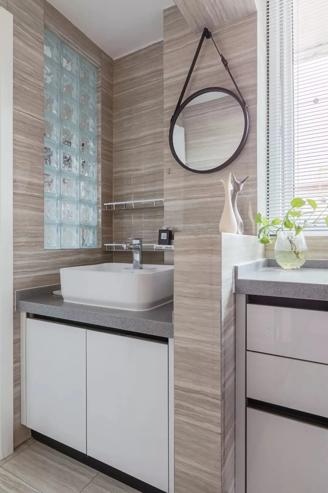 52㎡时尚小户型,加入温馨的木质设计,让这个小窝变得更加舒适!