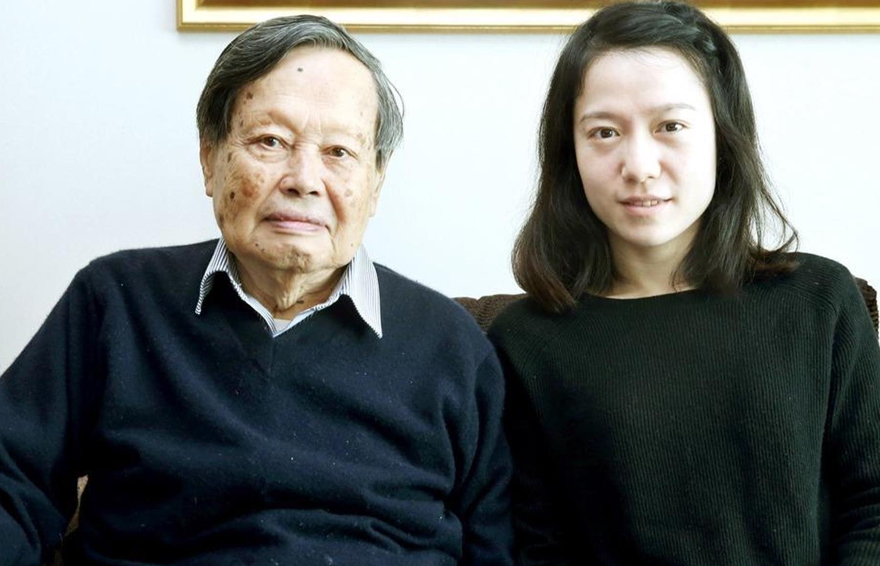 杨振宁|28岁嫁82岁杨振宁,翁帆:为了他的身体,我十七年来都是早睡