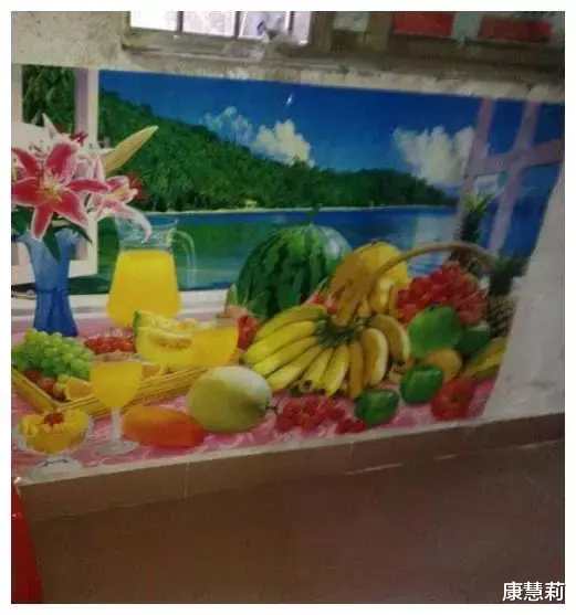 心酸!一家三口广州220元的出租房,厕所在厨房里,谁住过这种?