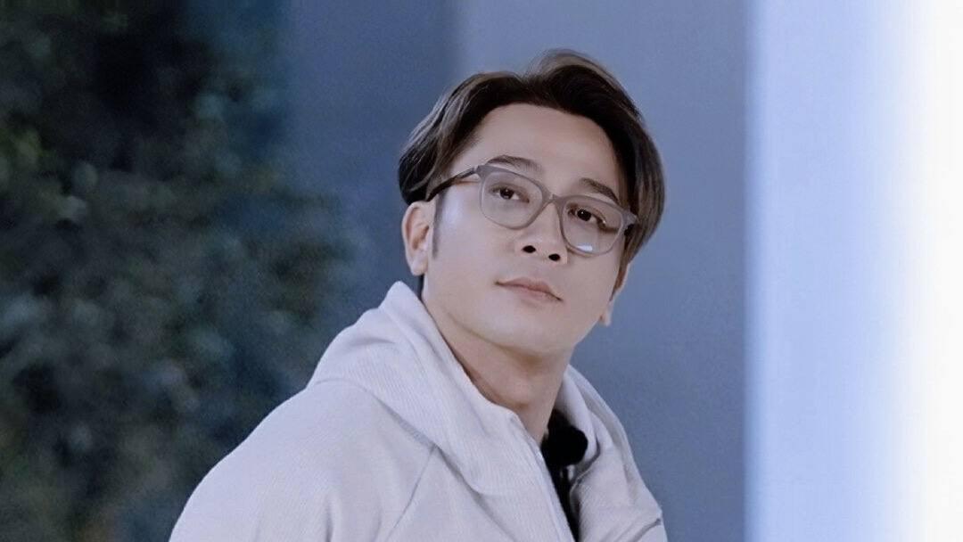 吴卓羲|遭人嫌弃？陈小春节目中对TVB前小生有微言：他爱抢话嗓门还大