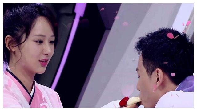 欧阳娜娜|强吻、撩汉、乱认爸爸，这些明星没有分寸感，还是借机“耍流氓”