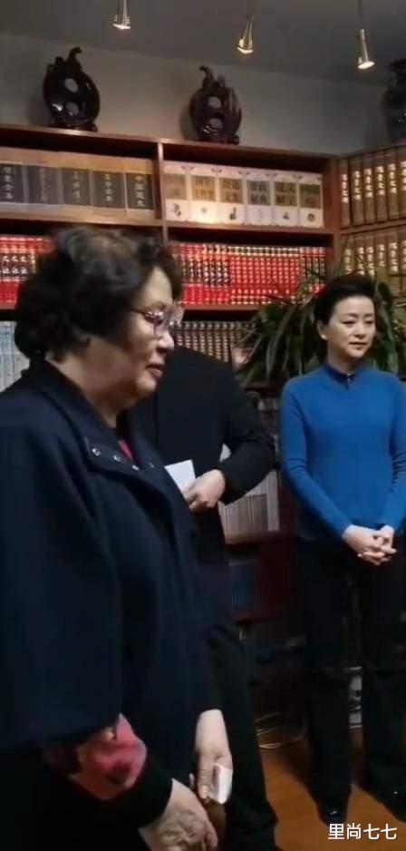 倪萍|赵忠祥塑像揭幕仪式现场，敬一丹、杨澜满眼泪痕，倪萍情绪稳定