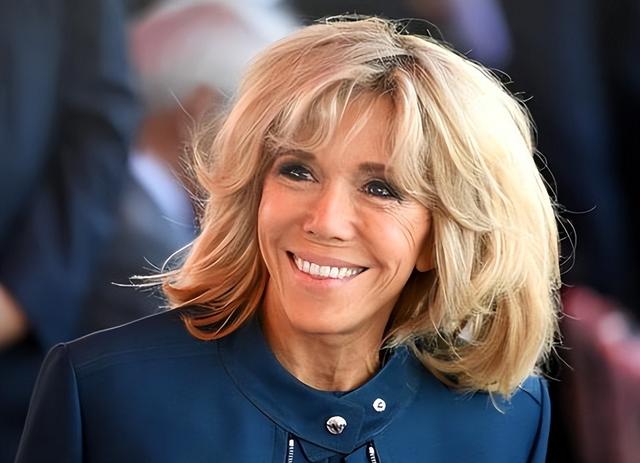 马克龙|马克龙有多深情？把69岁布丽吉特照片复原成少女，把自己P成老头！