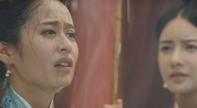 柳岩|《山河月明》中的演员颖儿，在雨中磕头求情，甚至连妆容都已经模糊