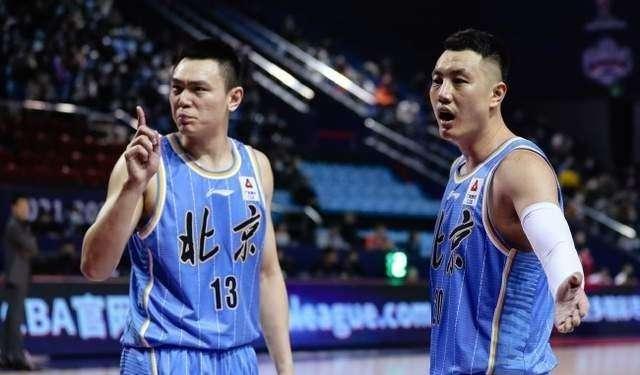 翟曉川|CCTV5全國(guó)直播，女記者究竟什么來頭？竟以一敵二對(duì)罵CBA兩大球員