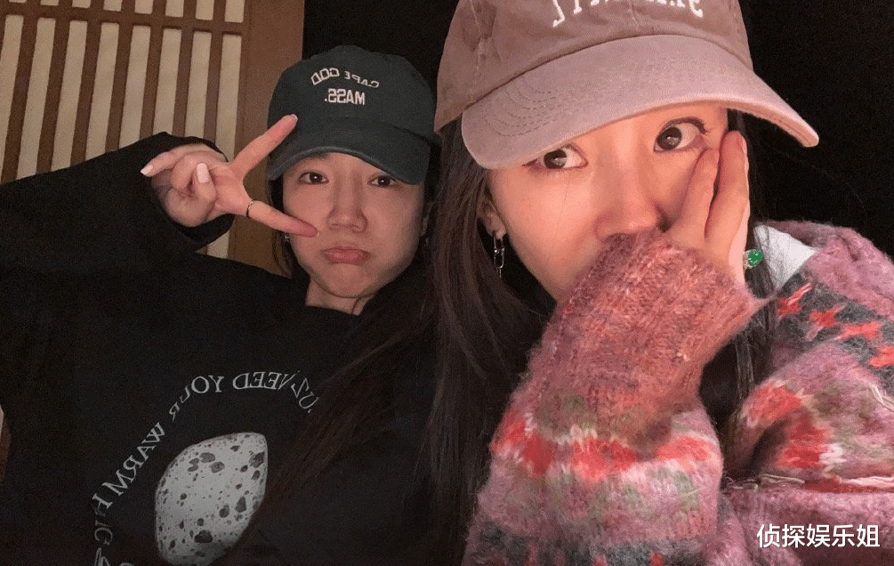 杨幂|36岁杨幂穿孔雀裙亮相,肤白貌美身姿婀娜,飘逸灵动宛若小仙女