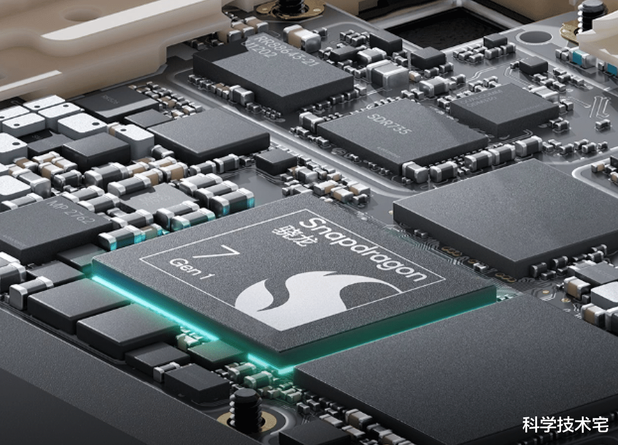 高通骁龙|首款骁龙7手机发布，凑数镜头、苹果外观，2999元起步？