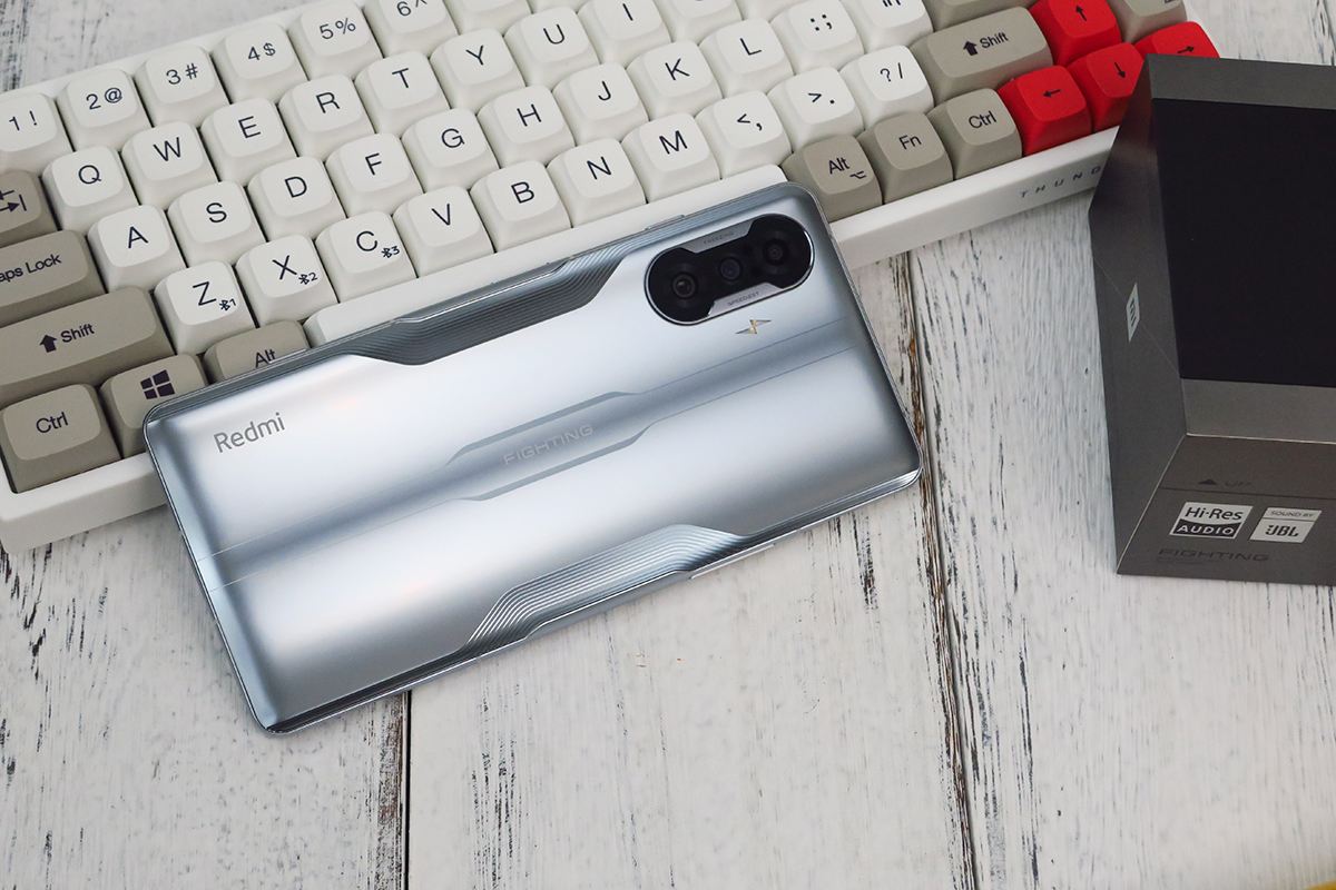 iPhone|从2699降到1739元,硬核游戏手机加速退场:67W快充+航天级散热