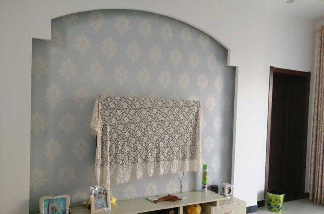 明天就结婚了，可这婚房布置的太丢人，沙发脏成这样，谁敢坐？