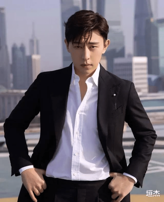 邓伦|为钱邓伦有多荒唐?两亿粉丝会员费,一桌烧饼九万块,他真的不冤