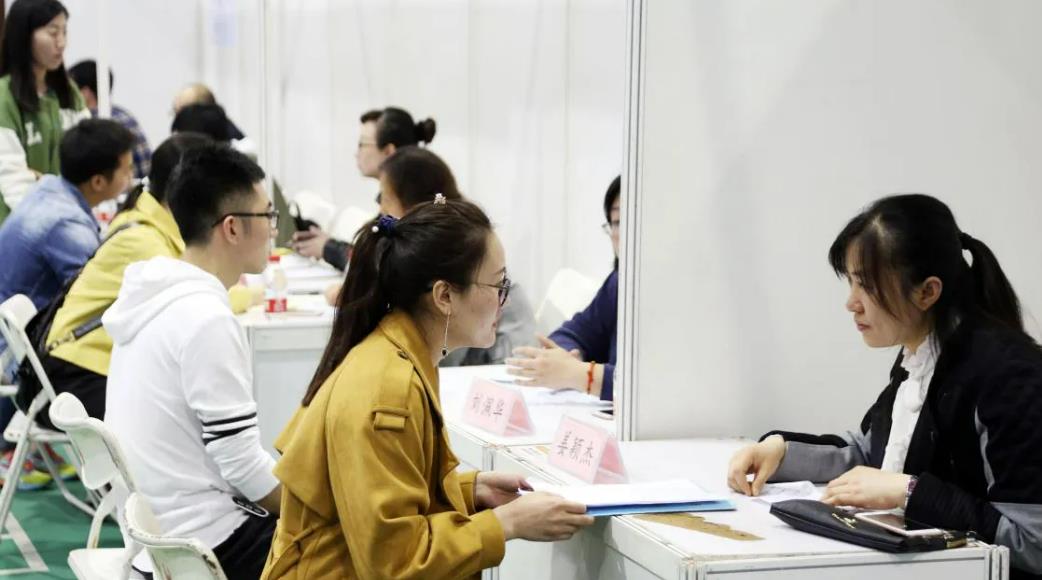 职场故事|毕业生如何在领导面前崭露头角,获得领导的青睐,要注意四点!