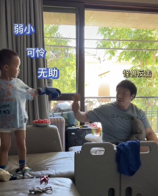 德云社|德云社烧饼发视频,带着儿子一起营业,粉丝:饼哥真是说到做到