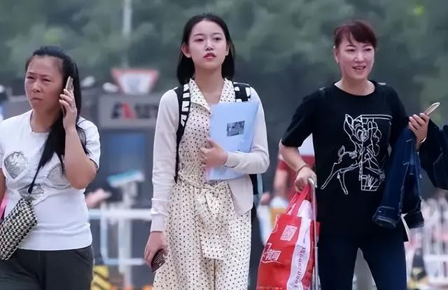 大学|重点大学女生多次考研失败，窝家啃老，老父亲的话点醒很多人