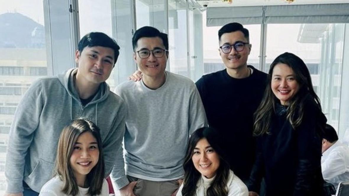 李泳豪|TVB绿叶晒与老表合照，有五人是星二代，邓梓峰双胞胎儿子罕露脸