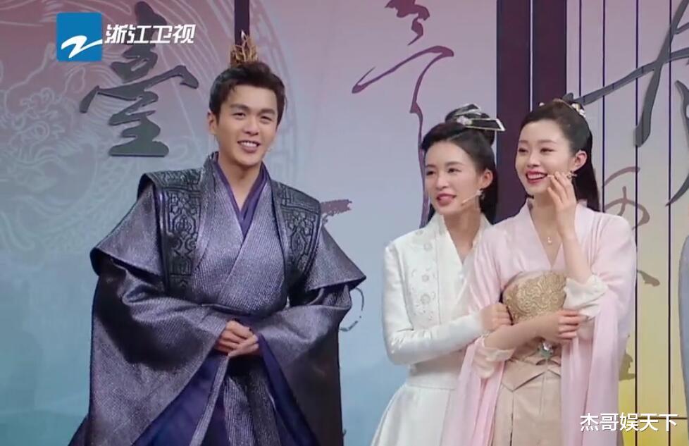 李沁|李沁，谢谢你让《麻花特开心》封神，也让观众看到了马丽的高情商