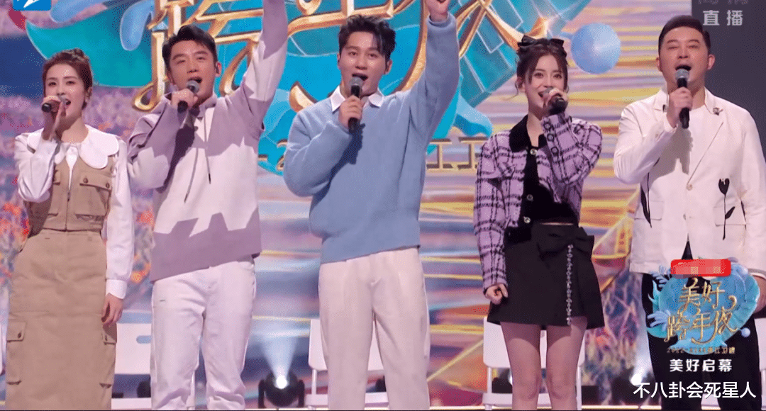 跨年 ?26位女星跨年争艳大戏:杨幂穿貂,杨紫撩开刘海,一个比一个有招