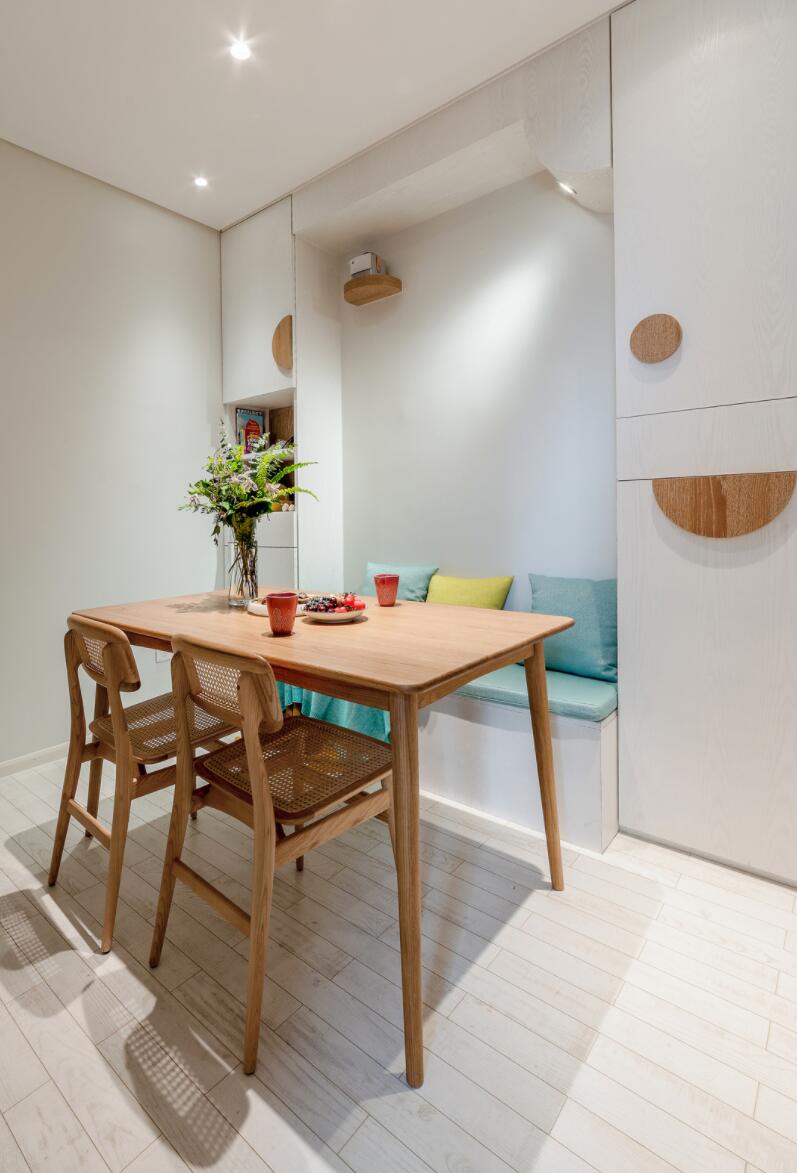 39㎡,一家三口挤在一间卧室,虽只有巴掌大,但功能性却很强大