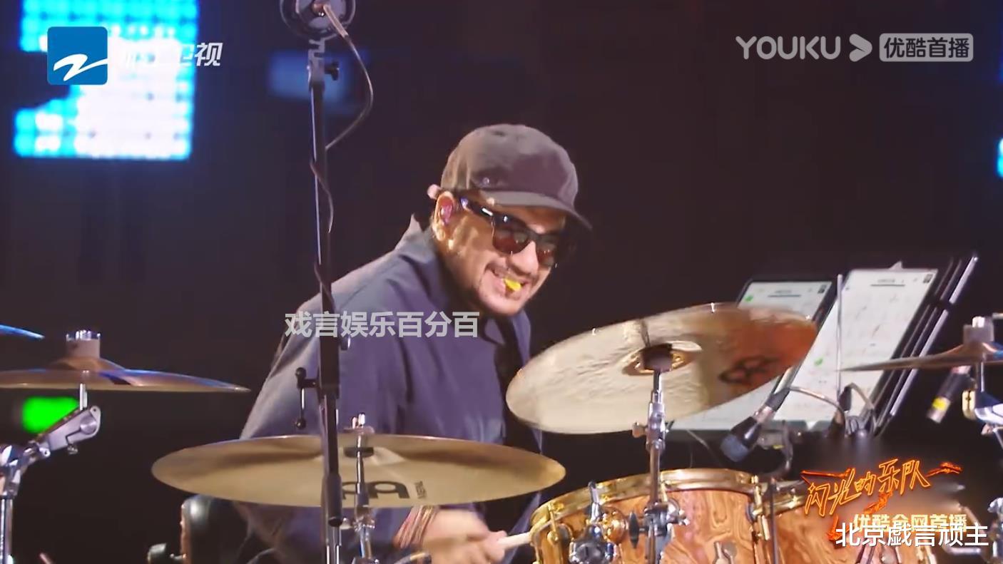 |《闪光的乐队》初舞台表演,萧敬腾疯狂输出,个人魅力,圈粉无数
