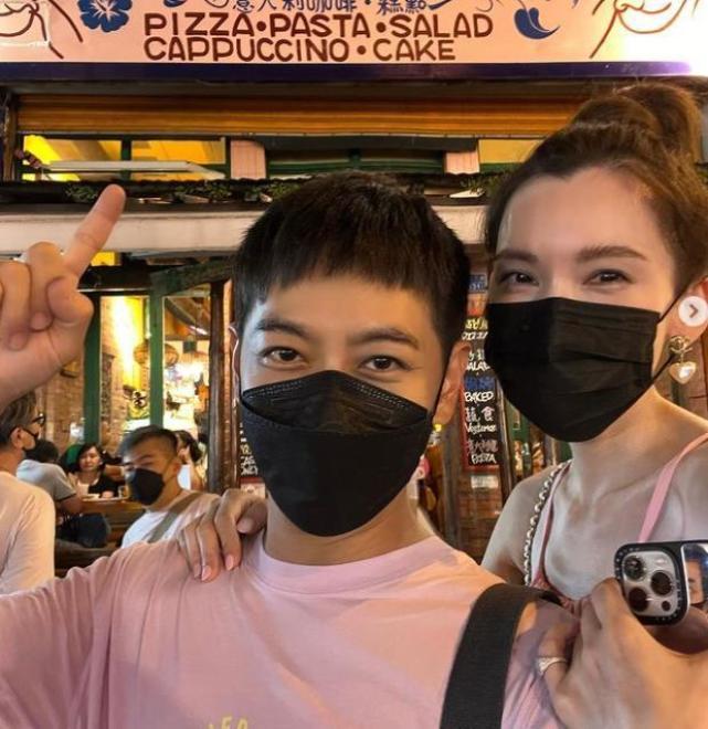 林志颖|林志颖车祸后首带妻儿出游 与三个儿子沙滩玩耍