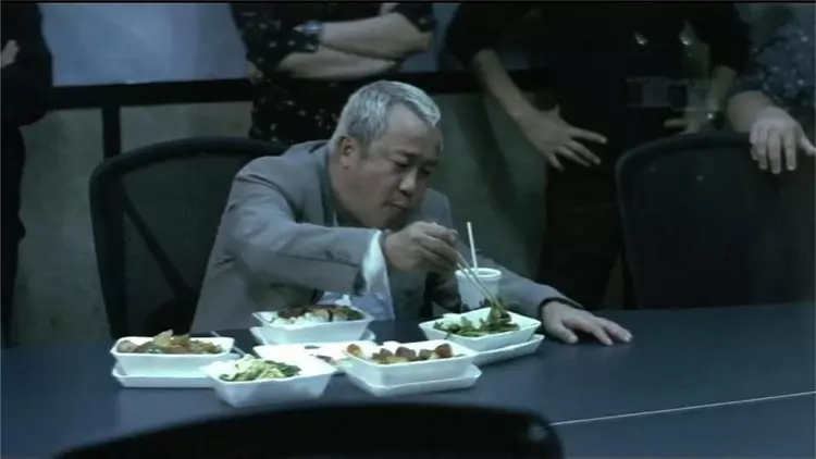 曾志伟|曾志伟在香港娱乐圈的地位如何？金像奖为他改期，百名艺人到场为他隆重祝寿