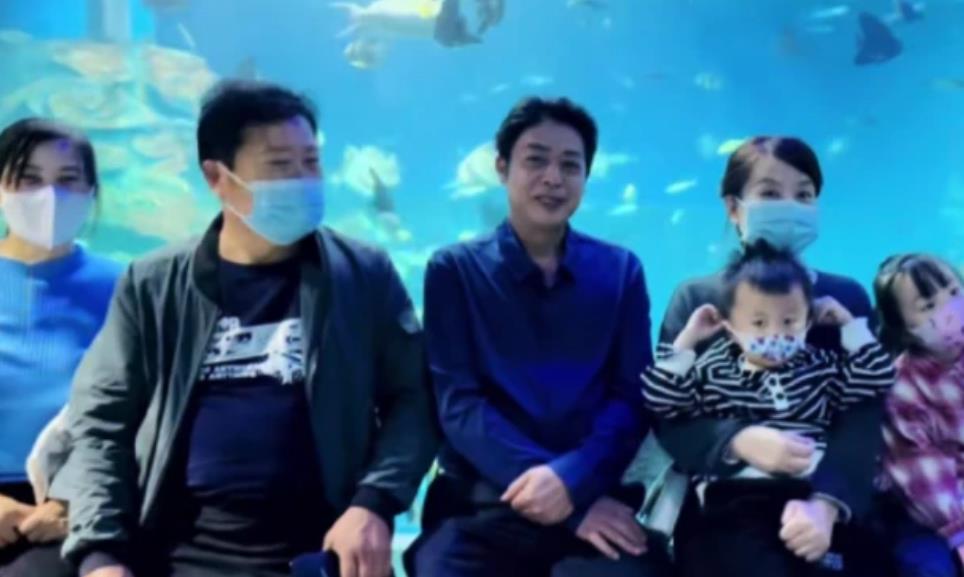 奇奇|真有爱！田静弟弟清早陪伴悦悦一起玩棋，其乐融融画面超温馨