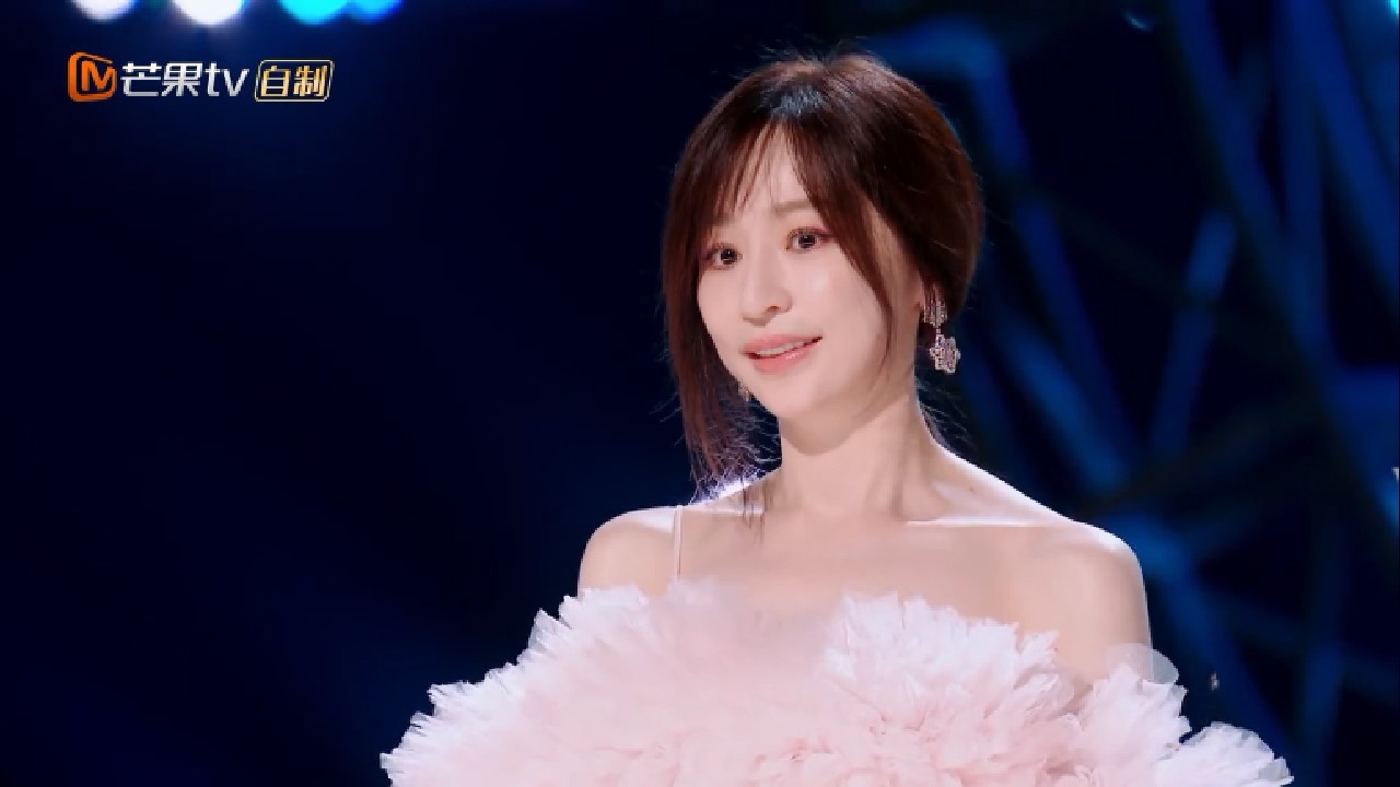 阿娇|阿娇的脸,不是普通的美能概括,郑秀妍的回眸,是惊慌失措的美!