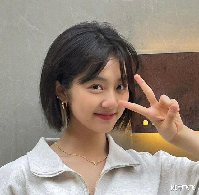 黄忆慈 抛去非议不谈，黄多多这张脸真的很“大家闺秀”