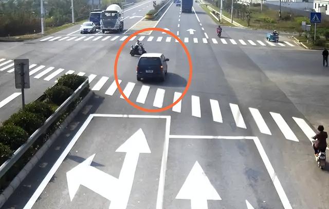 黄灯进入路口,信号灯变红还能走吗?让司机头疼的7个闯红灯问题
