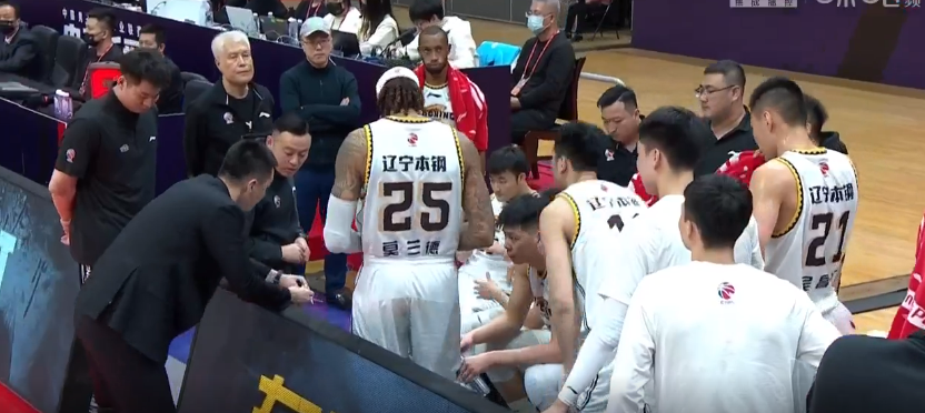 辽宁男篮|啥也不是！辽宁男篮惨遭爆冷，杨鸣很无奈，没有郭韩真的玩不转