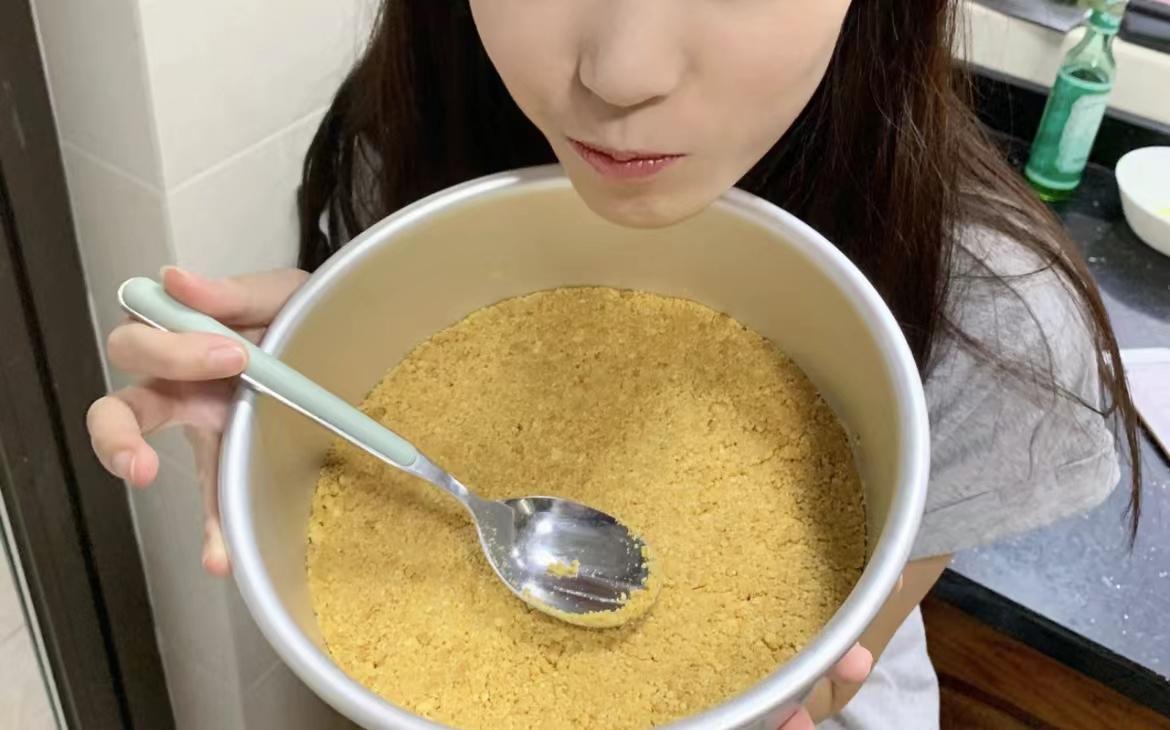 热搜上令人毛骨悚然的“一碗豆面”事件，藏着多少年轻人的噩梦！