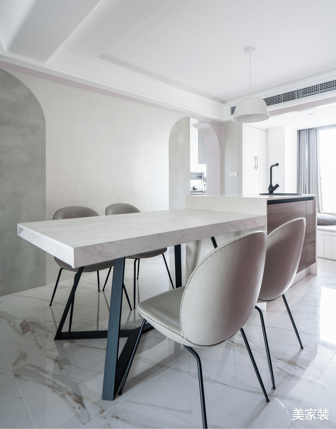 曲线条+鲜艳色彩,看139平的家,到底能变得有多美?