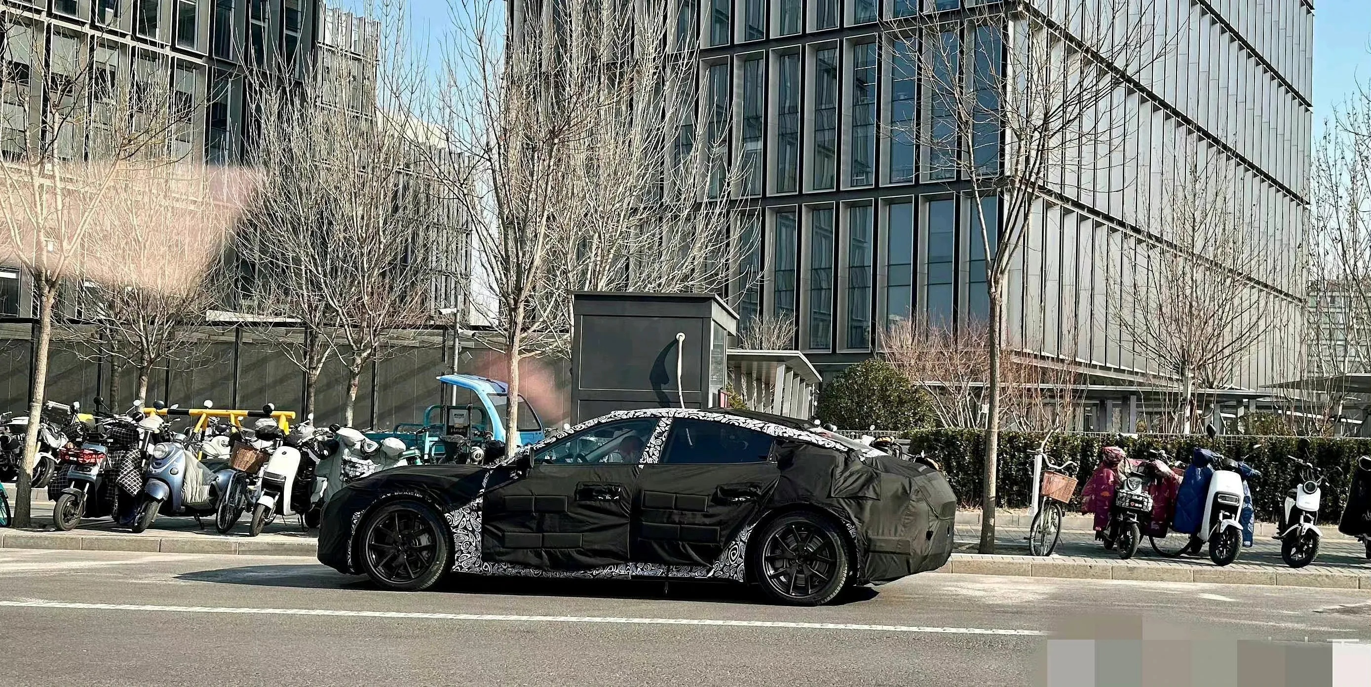 3D打印|小米汽车疑似路测被拍下,自嗨程度较大