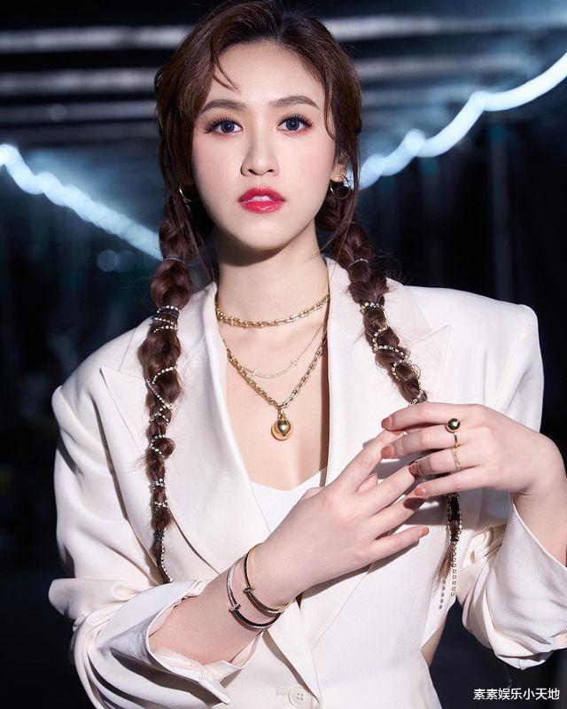 吴宗宪|吴珊嬬收死亡威胁后正常开工，和工作人员互动，父亲吴宗宪未发声