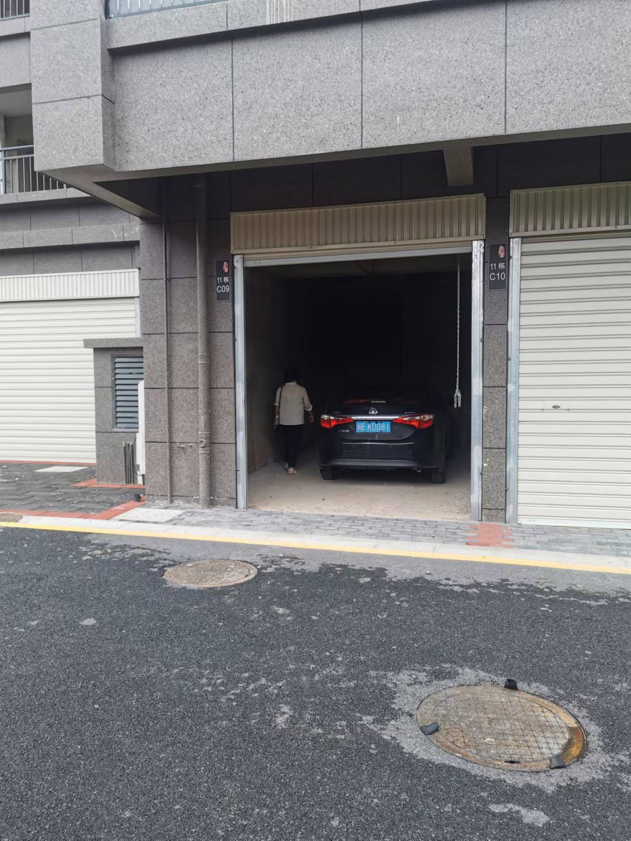 儿媳妇装修车库让婆婆住,婆婆心满意足,网友却炸锅了,褒贬不一