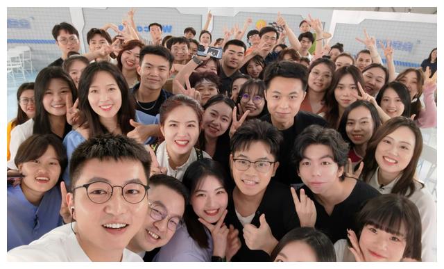 朱珠|何炅、汪涵作配，湖南卫视剑走偏锋，这档节目真“狠”