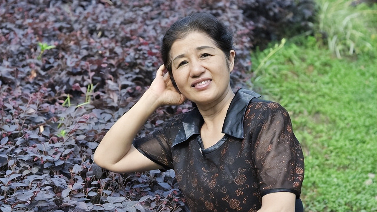 52岁男保姆：伺候63岁女雇主，每月给我8000元，我却想连夜逃离