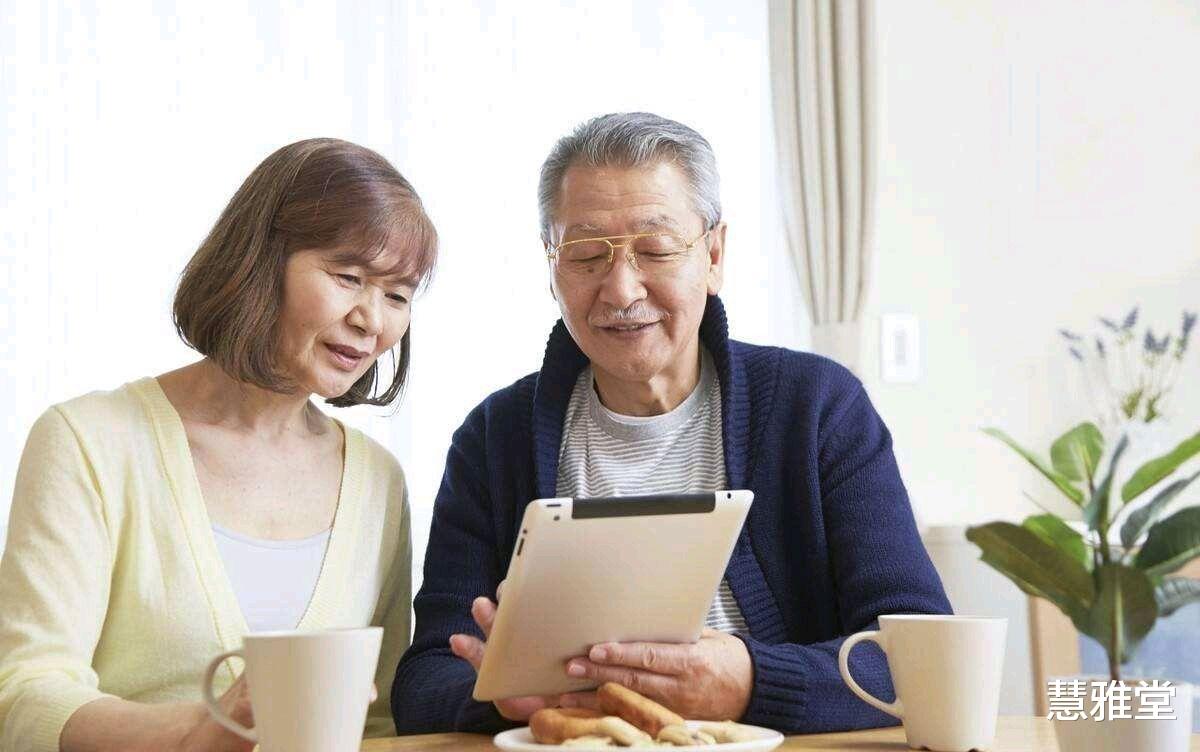 中老年人|年龄大了要忌嘴,建议:少吃肥肉少喝酒,多吃4样,为过冬打基础