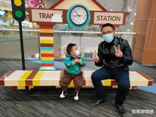 我父亲,多年前带我和妹妹找母亲,在火车上离奇消失,现下落不明