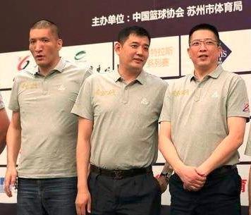 王治郅|他受到姚明尊敬，却进不了CBA江湖圈，对王治郅下手过分了