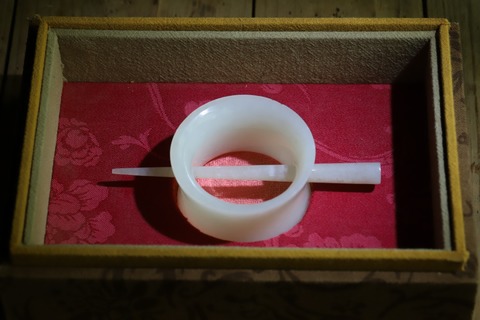 和田玉籽料|和田玉籽料“白玉发箍”