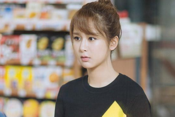 家有儿女|《家有儿女》中的小雪?，走红后遭男友暴打，如今沦落街头无人识