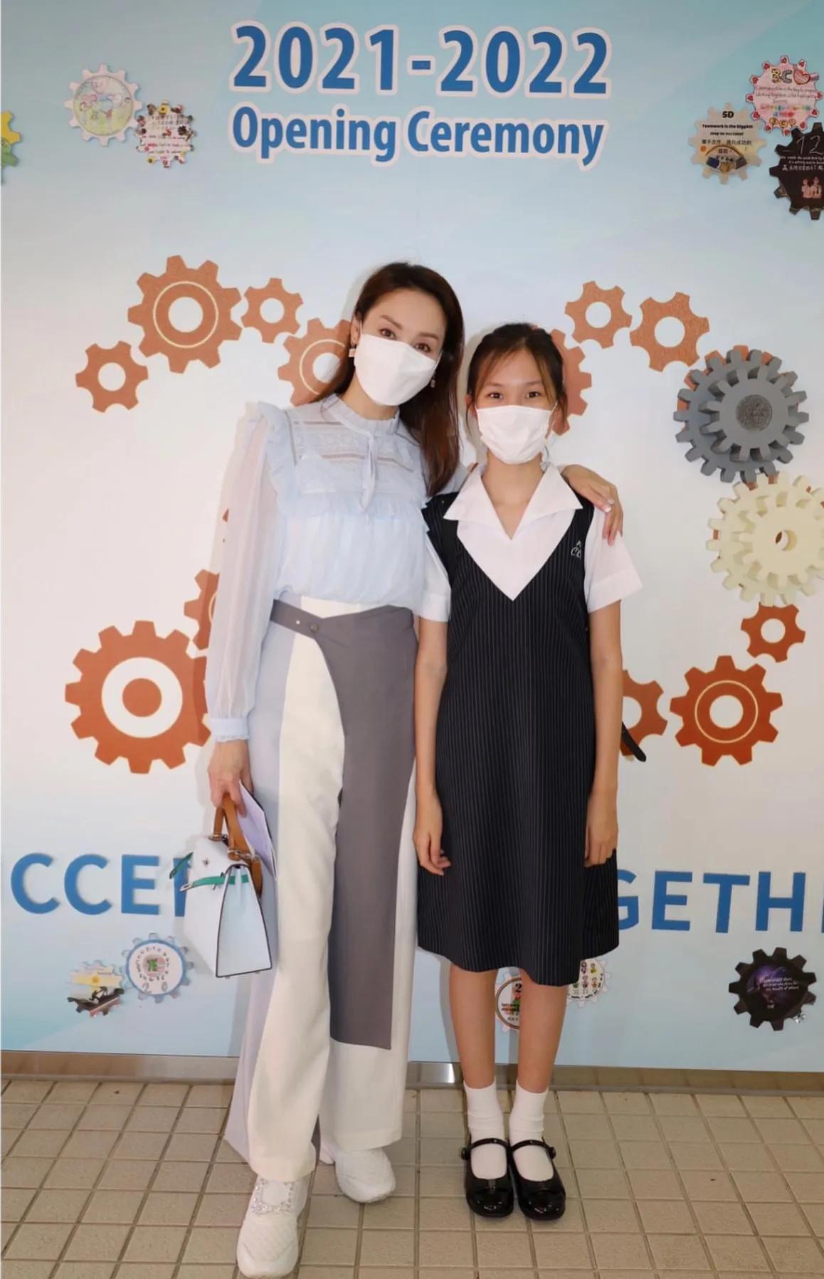 郭可盈|郭可盈参加女儿学校颁奖礼,12岁林天若获最杰出人物奖,太优秀了