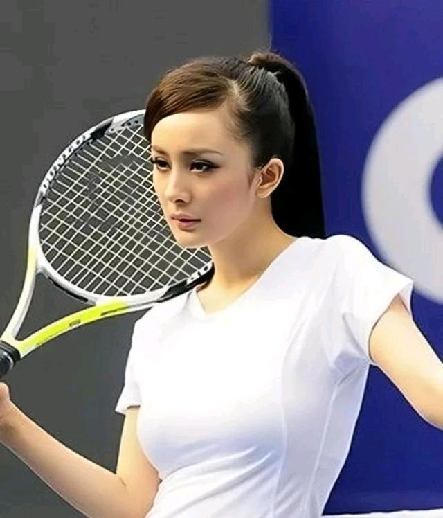 杨幂|杨幂早年网球照：身材比例完美，拥有“黄金切割点”