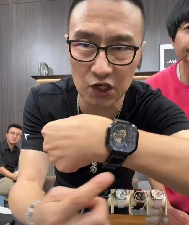 汪峰|马中赤兔，人中汪峰，51岁“被逼带货”14小时，家里的女人太费钱