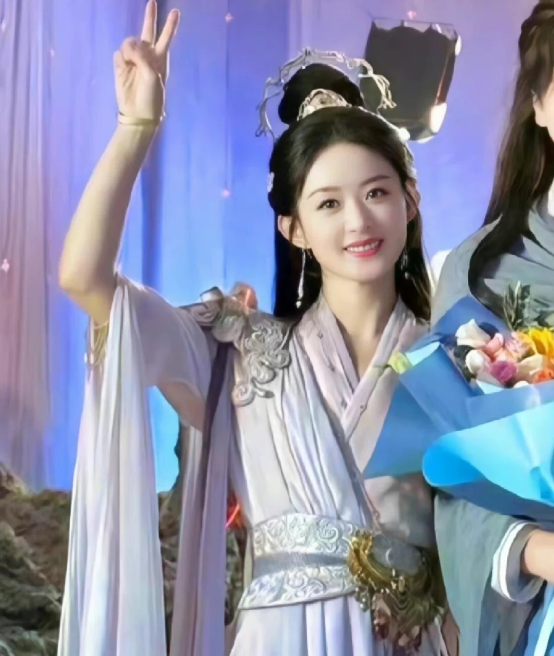 赵丽颖|《与凤行》杀青,赵丽颖发文“沈璃告退”,弥补了宇文玥在湖底的遗憾