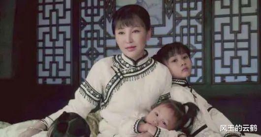 肖战|19岁与导演私奔裸婚,在地下室连生3胎,丈夫用7部剧将她捧红