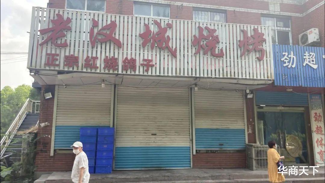 端起碗吃饭丢下碗骂娘,蛋糕店老板不值得同情,网友呼其变脸王!
