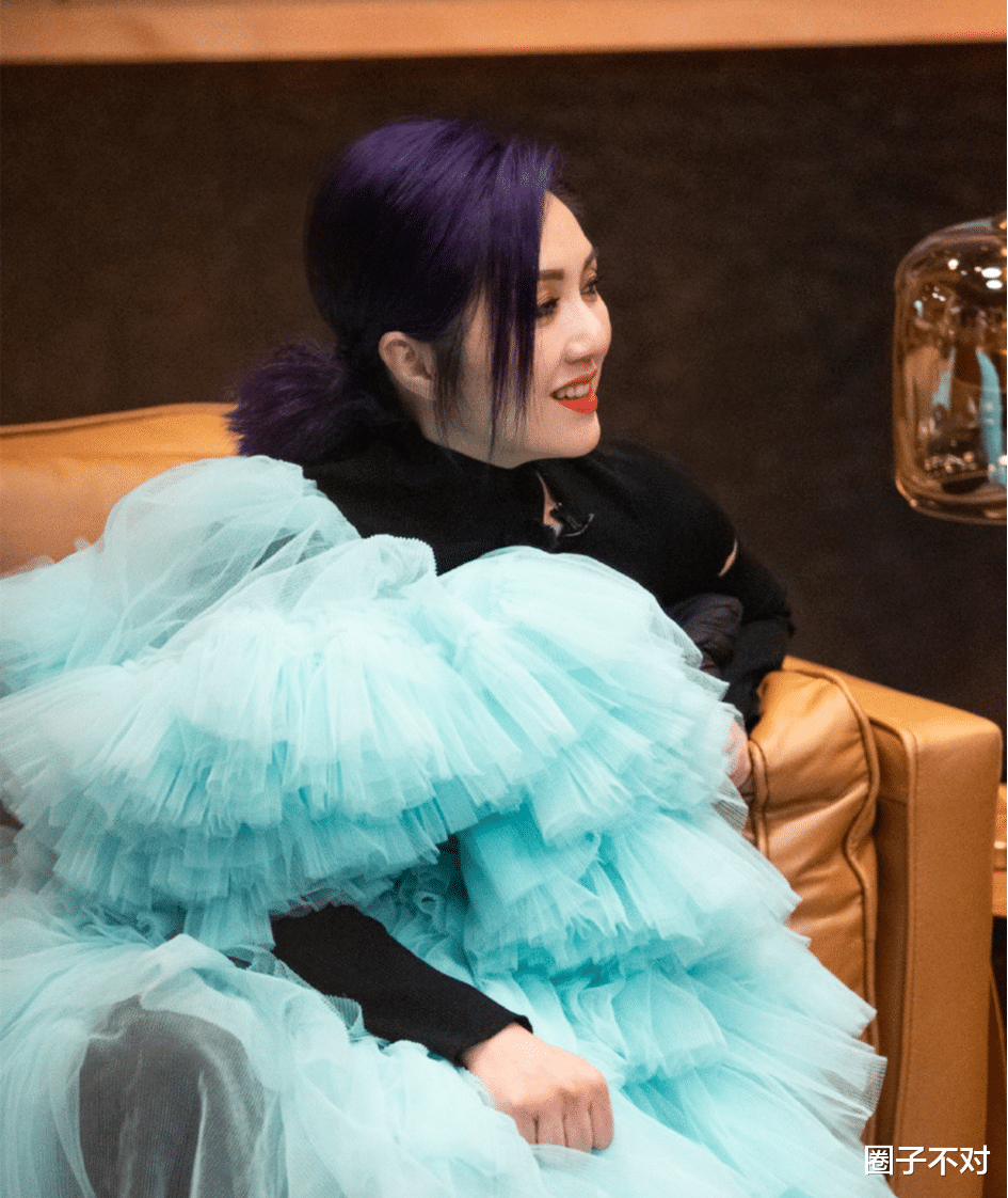 李玟|紧身衣、高筒袜,女星舞台造型杀疯了!穿高定唱跳,撩得人心痒痒