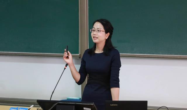 95后|95后人大毕业生当中介，客户冲着学历找她买房：原来学历真能赚钱