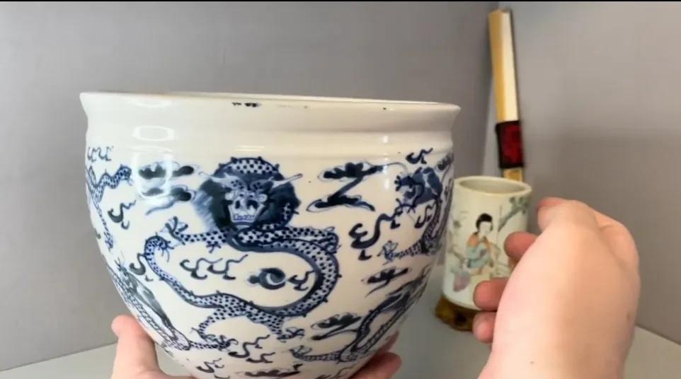 大爷拿出传家宝,小哥看后很心动花30000块收下